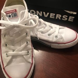 Kids Chuck Taylors: Converse Sz 2: LIKE NEW